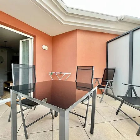 'la Melanie' Neuf, Equipe, Terrasse, Centre شقة مينتون