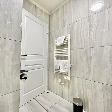 'la Melanie' Neuf, Equipé, Terrasse, Centre Menton