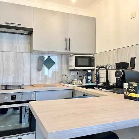 'la Melanie' Neuf, Equipe, Terrasse, Centre