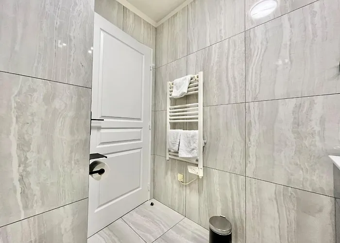 'la Melanie' Neuf, Equipe, Terrasse, Centre Menton