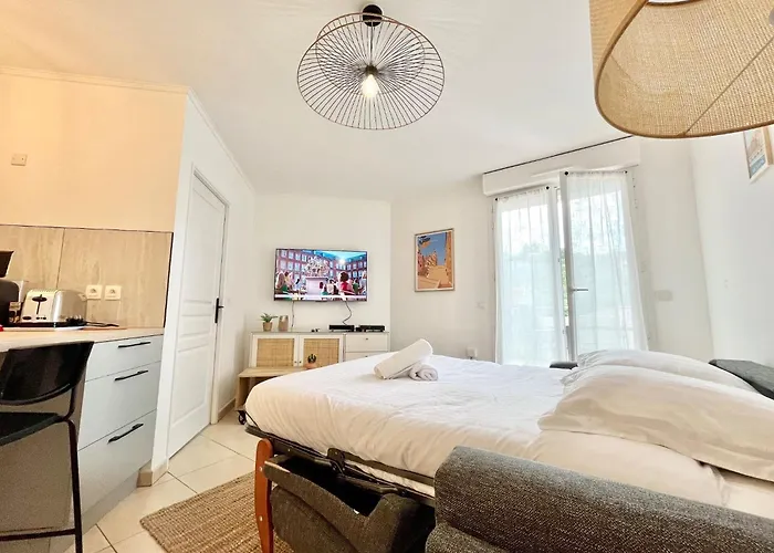 'la Melanie' Neuf, Equipe, Terrasse, Centre