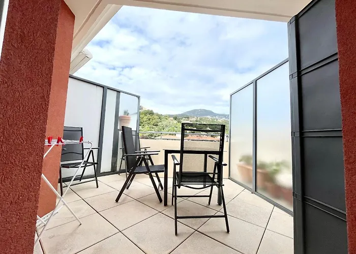 'la Melanie' Neuf, Equipe, Terrasse, Centre